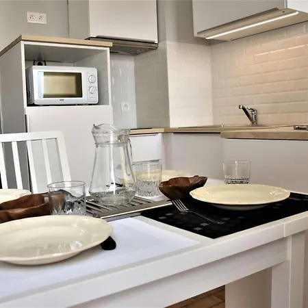 Renove Avec Balcon Sur Le Port Gn460-010 Διαμέρισμα