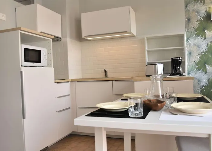 Renove Avec Balcon Sur Le Port Gn460-010 * グリュイッサン