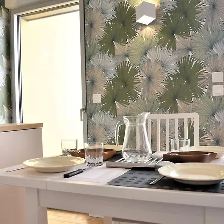 Apartment Renove Avec Balcon Sur Le Port Gn460-010 *